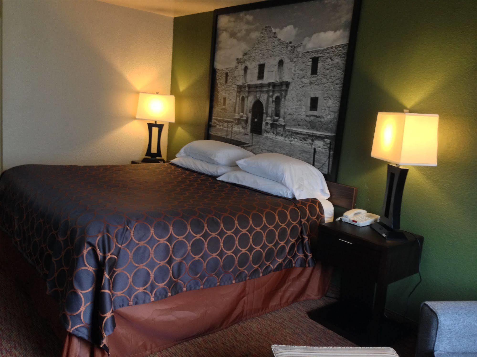 Surestay Plus By Best Western San Antonio Airport Esterno foto